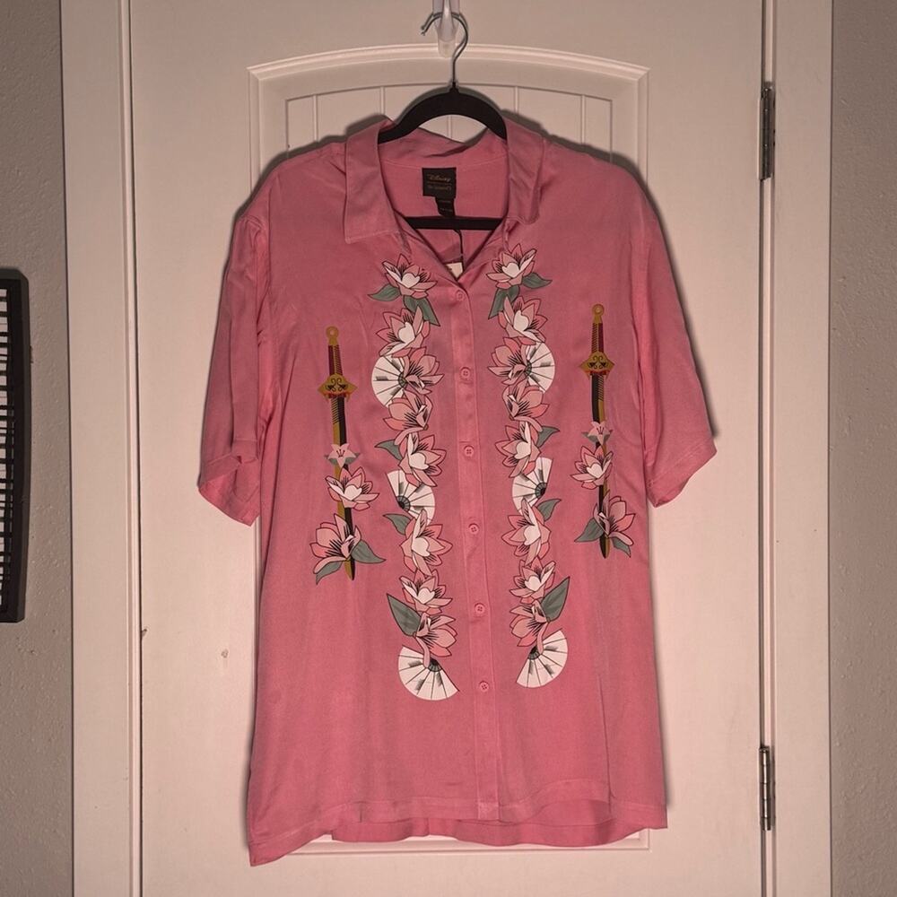 NEW Boxlunch Size Large Mulan Her Universe Pink Floral Button Up Shirt